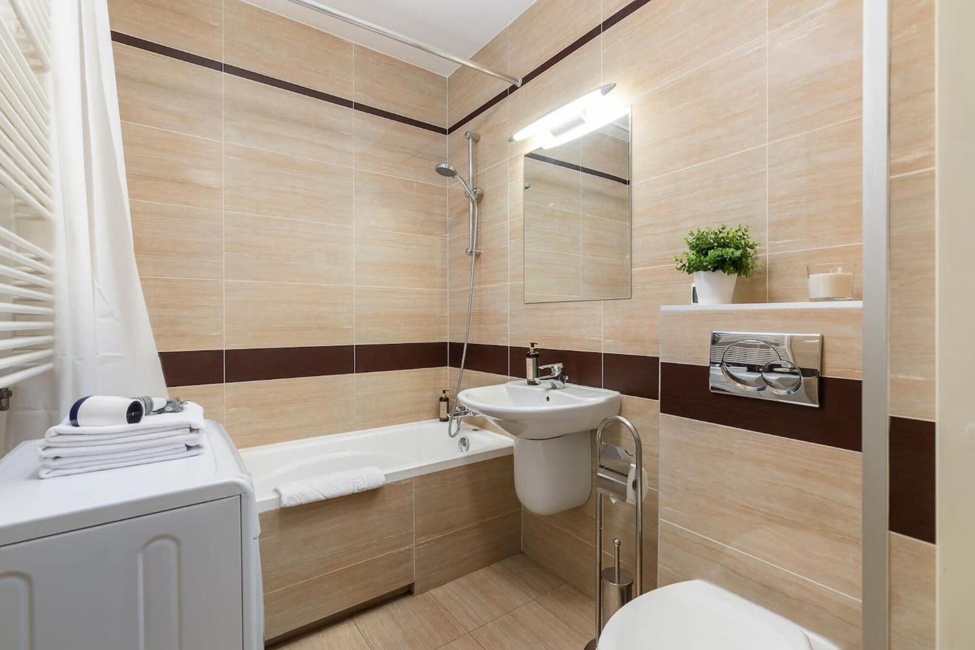 Elektoralna 12A - Colorful Apartment With Balcony By Noclegi Renters Warsaw Ngoại thất bức ảnh