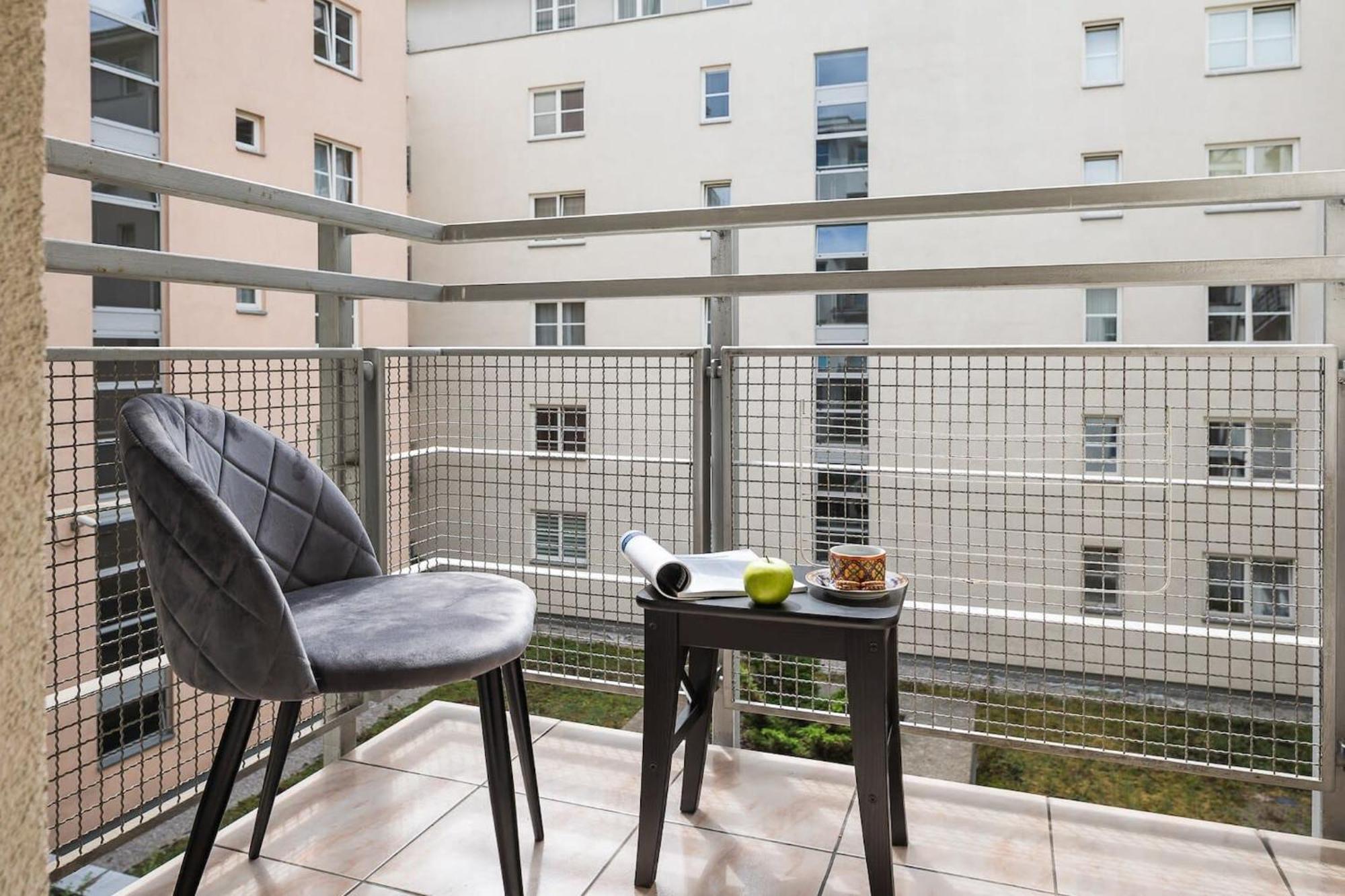 Elektoralna 12A - Colorful Apartment With Balcony By Noclegi Renters Warsaw Ngoại thất bức ảnh